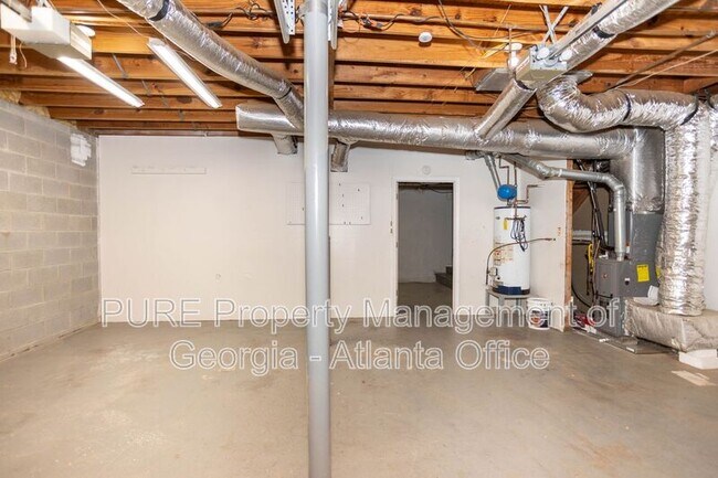 Building Photo - 2739 Sanibel Ln SE