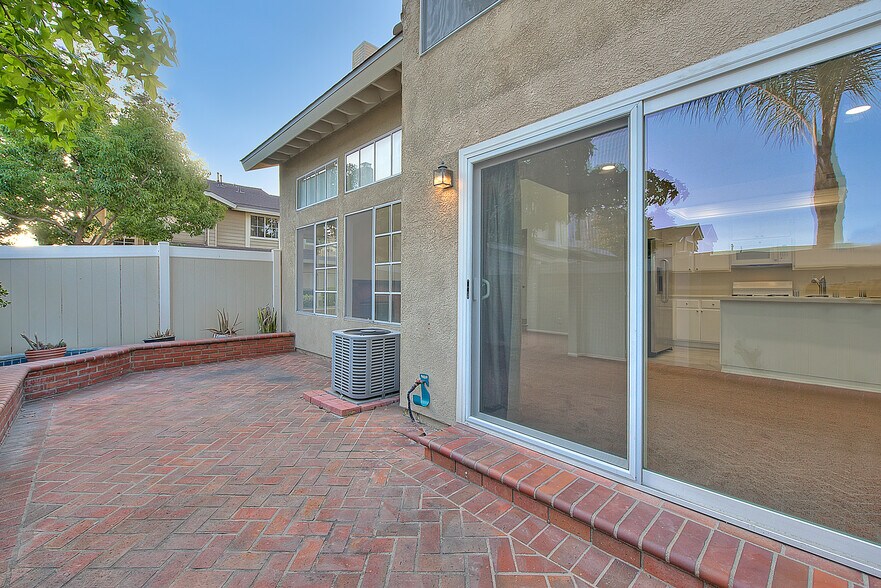 Building Photo - 26222 Fern Glen