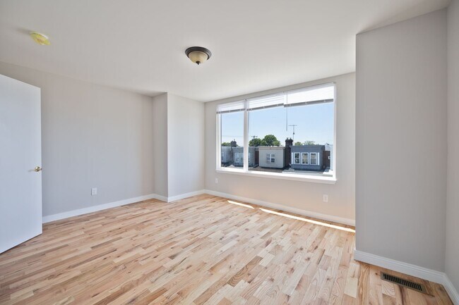 Building Photo - ???Completely Renovated 3 Bedroom 1.5 Bath...