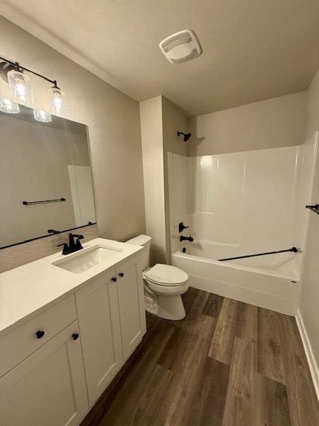 Building Photo - Beautiful 3-Bedroom Townhome in Purcell La...