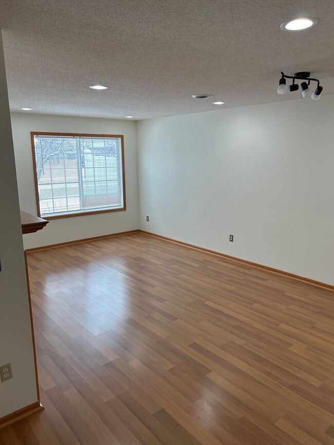 Building Photo - 9326 Inland Ln N