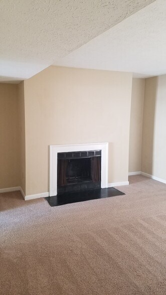 Building Photo - 12 Oneonta Dr