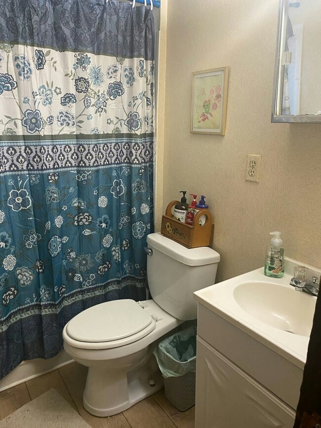 Building Photo - 11 Station St