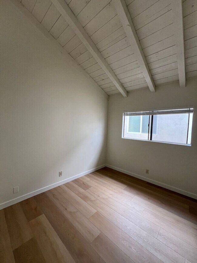 Building Photo - 1505 E Balboa Blvd