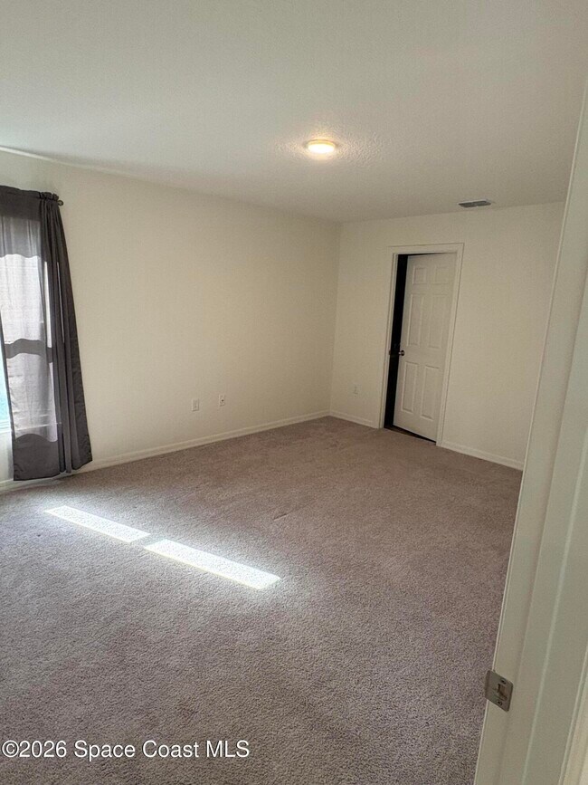 Building Photo - 212 Alminar Ave SE