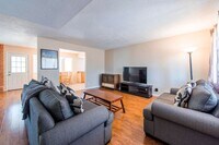 Building Photo - Three Bedroom Two Bath NE Heights