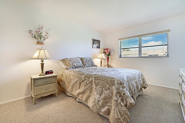 Building Photo - 2703 Dudley Dr W