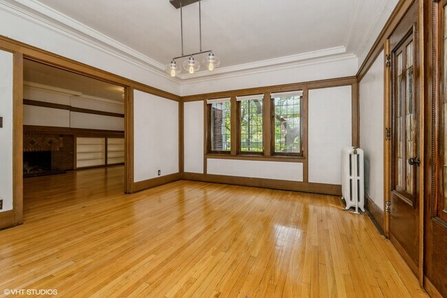 Building Photo - 5656 S Dorchester Ave