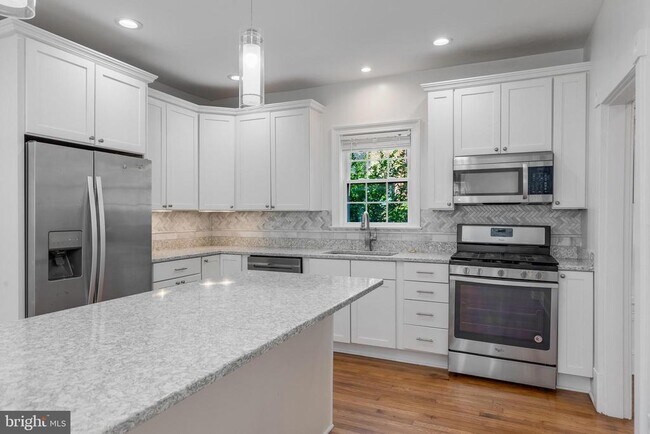 Building Photo - 4226 Ellicott St NW