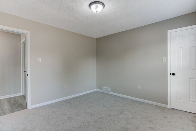 Building Photo - 7801 Autumn Creek Dr