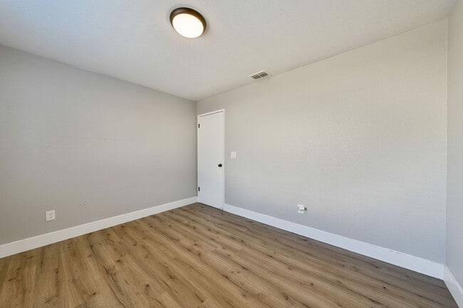 Building Photo - 7936 Sunrise Greens Dr