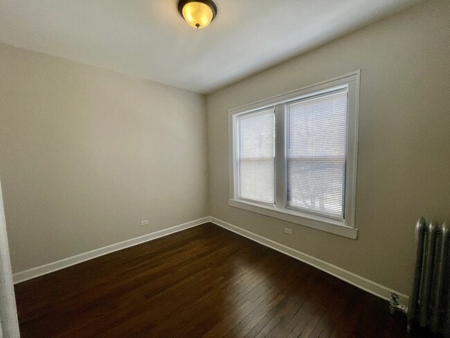 Building Photo - 1351 W Touhy Ave