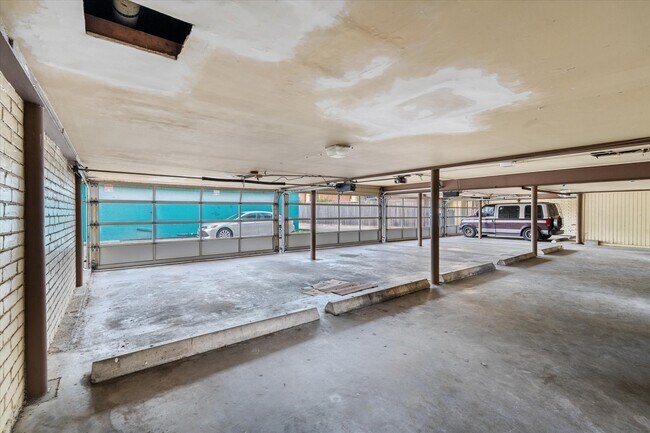 Building Photo - 7714 Renwick Dr