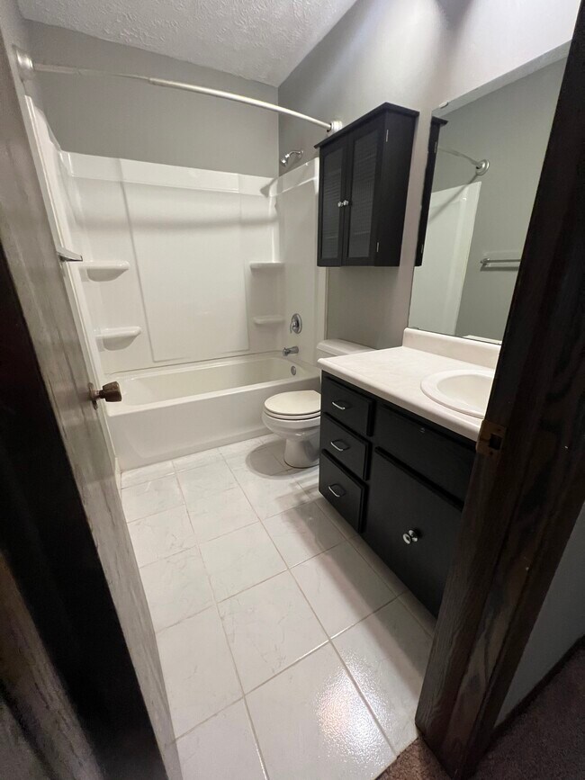 Building Photo - 5034 Meredeth St