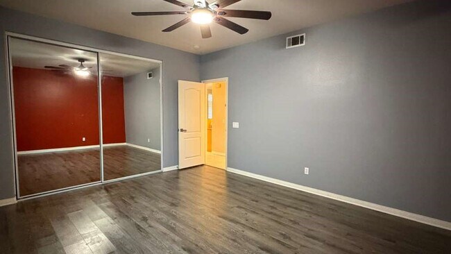 Building Photo - 28622 High Ridge Dr