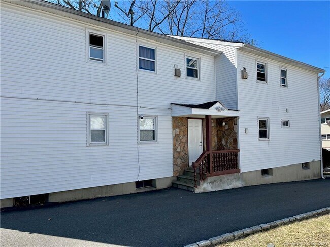 Building Photo - 58 Royal Oak Dr