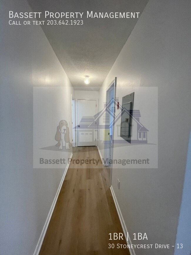 Building Photo - 30 Stoneycrest Dr