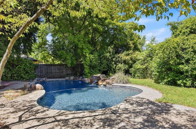 Building Photo - Wonderful 4bd/2.5ba Cameron Park Home with Pool and RV Access!
