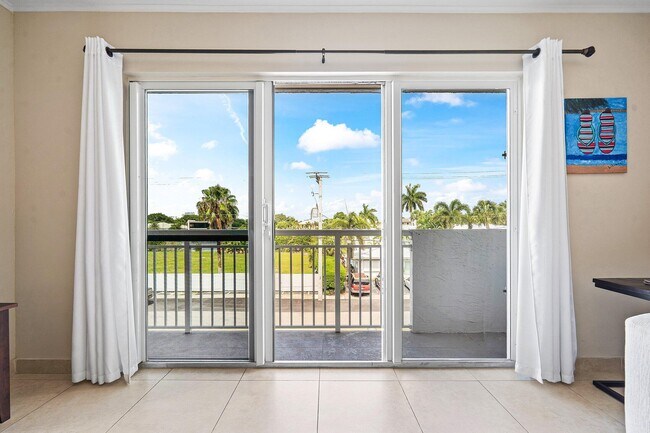 Building Photo - 550 Bayshore Dr