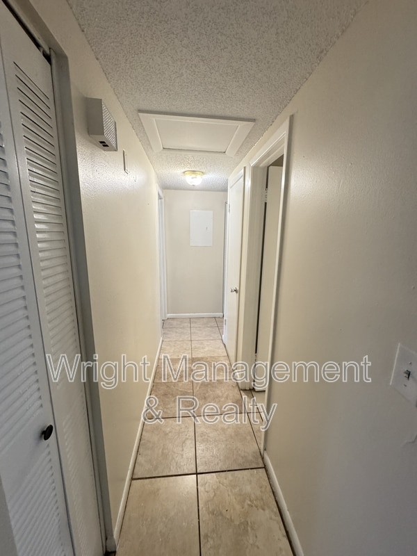 Building Photo - 8508 Pinehurst Dr