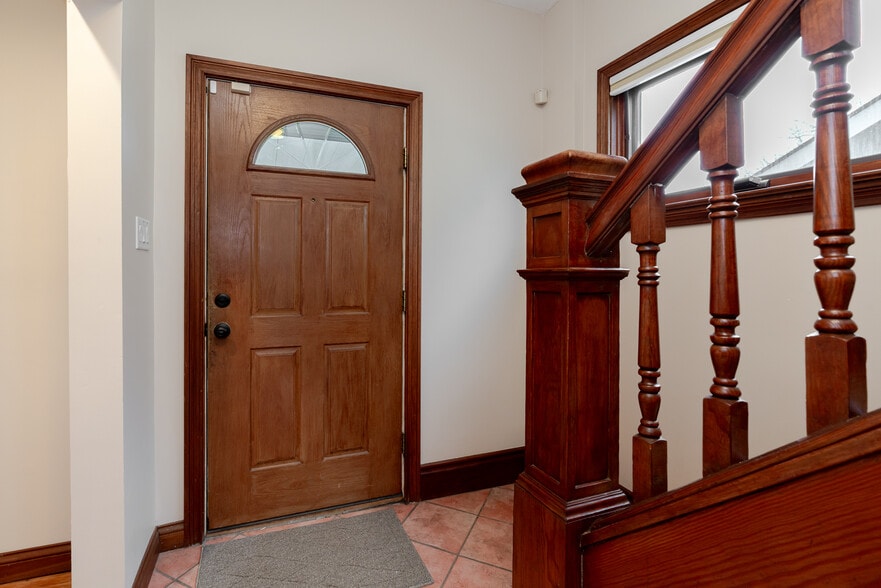 Building Photo - 82 Olentangy St