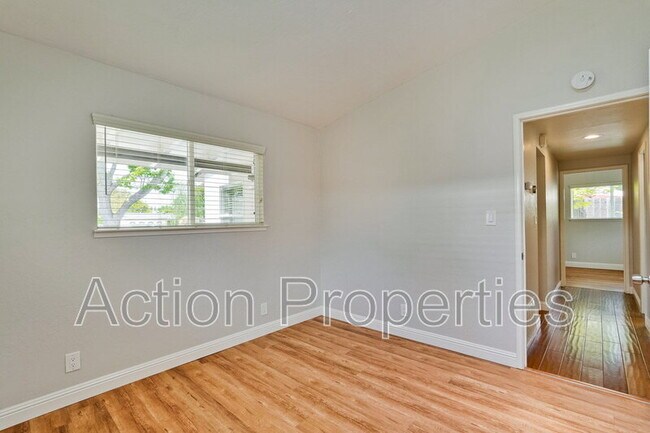 Building Photo - 1125 Burgoyne St