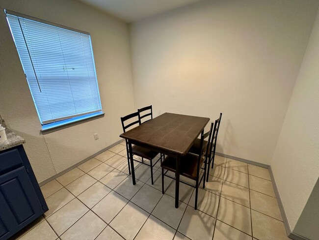 Building Photo - 2 Bedroom Condo Walking Distance to Baylor...