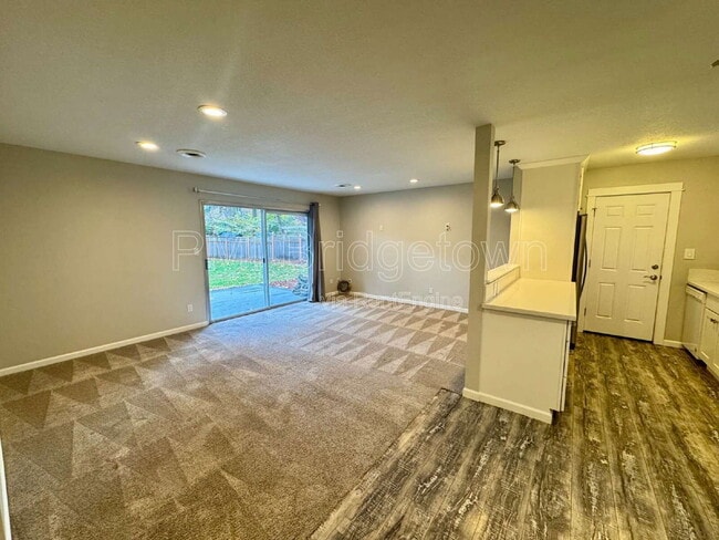 Building Photo - 435 SW Devon Ln