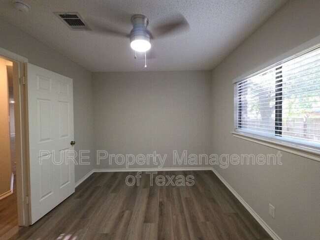 Building Photo - 1406 Bullhill Cove