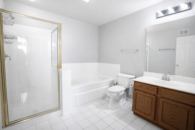 Building Photo - 1084 Park Hill Cir