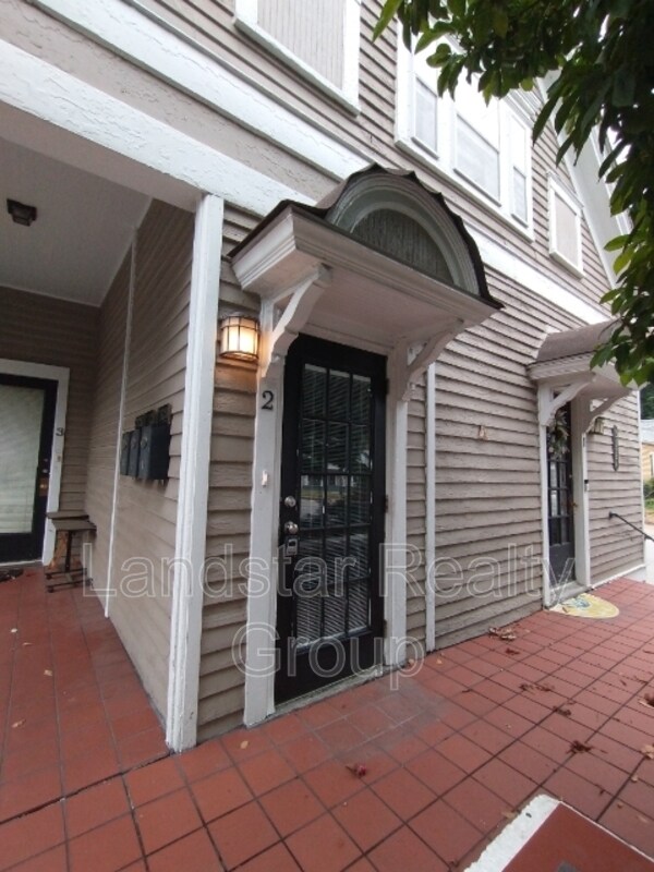 Building Photo - 2127 Grinstead Dr