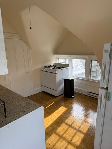 Building Photo - 111 Sycamore Ave