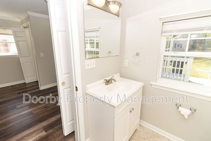 Building Photo - 3308 Center St