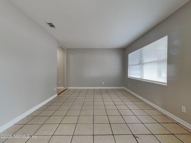 Building Photo - 10927 Regency Dr