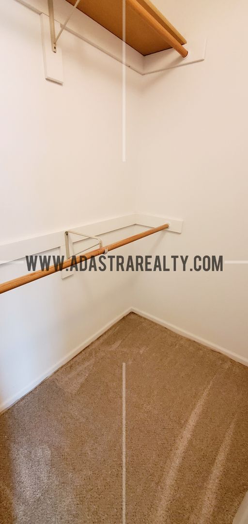 Building Photo - Gorgeous Updated Home in Blue Valley, South Overland Park-Available NOW!!