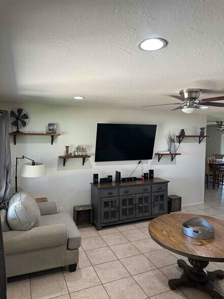 Building Photo - 3936 W Solar Dr