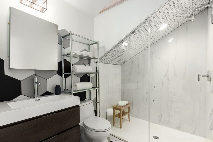 Building Photo - 71 Randolph St NE