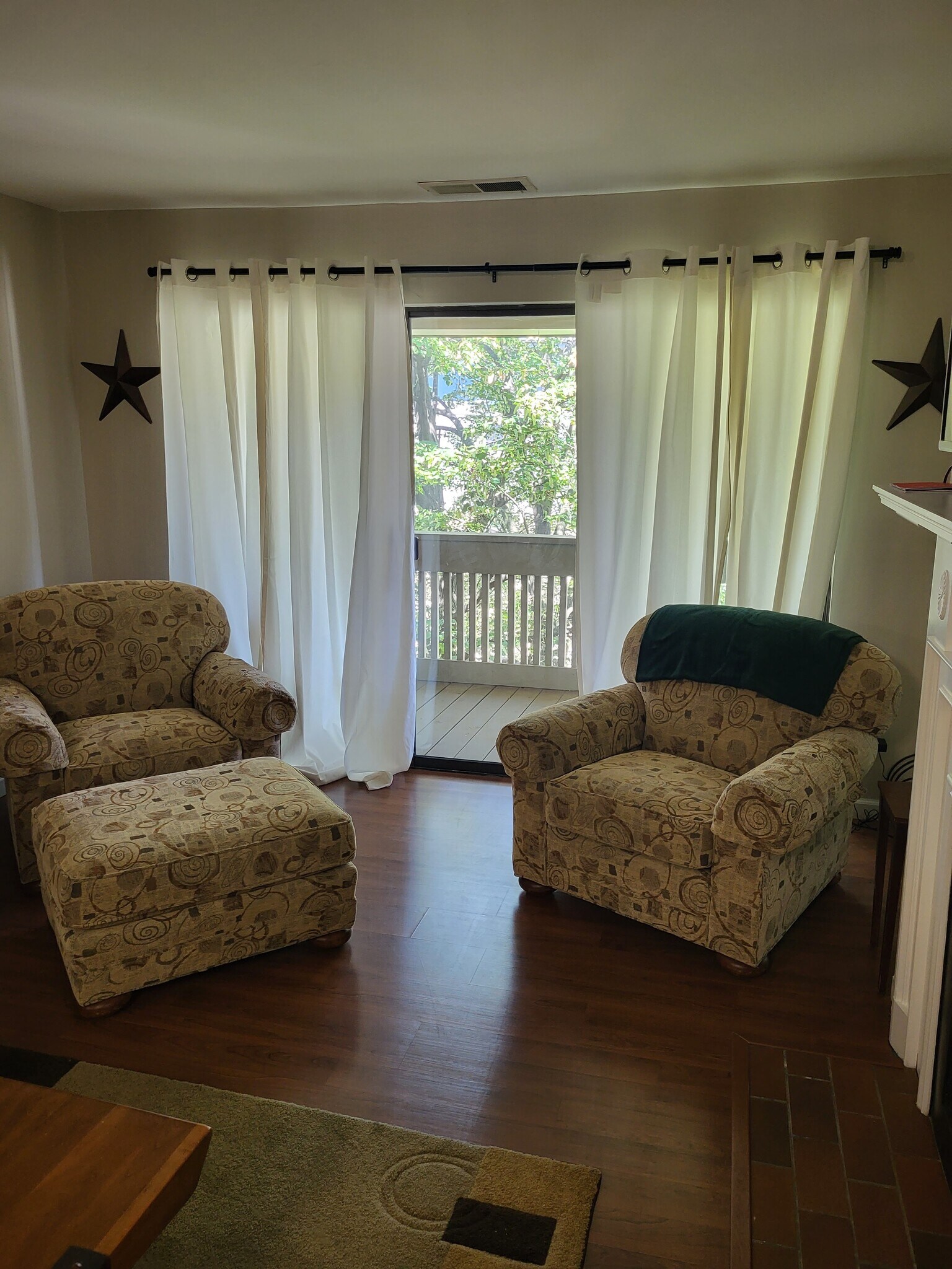 Building Photo - 950 E Rue de la Banque St