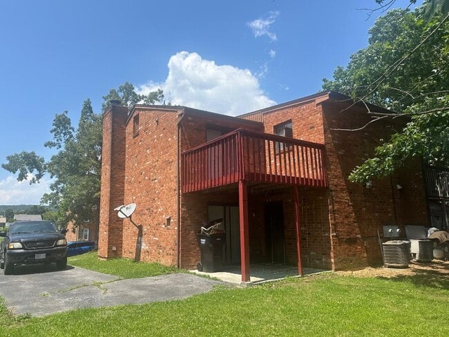 Building Photo - North Roanoke County Duplex
