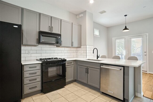 Building Photo - 4050 McKinney Ave