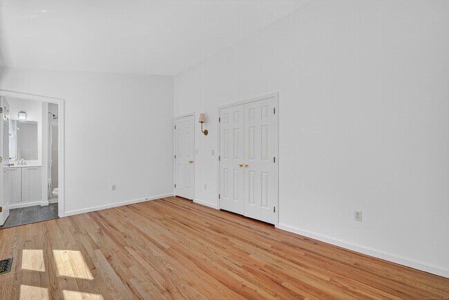 Building Photo - 55 Locust St