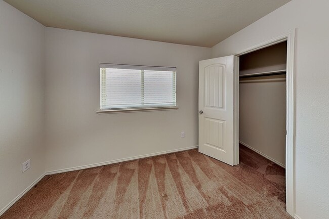 Building Photo - 7605 Lake Vista Way