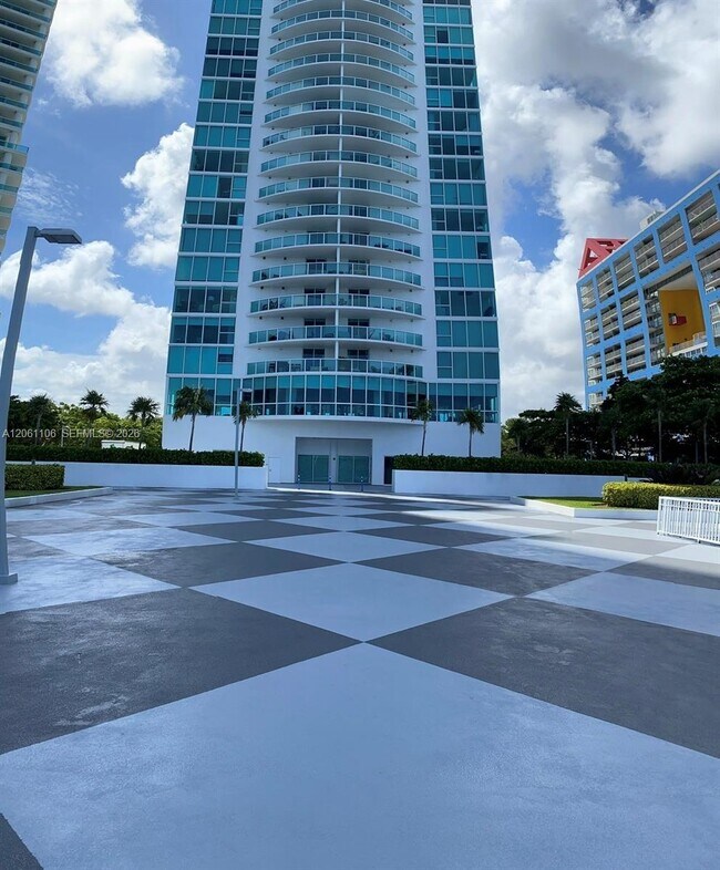 Building Photo - 2101 Brickell Ave