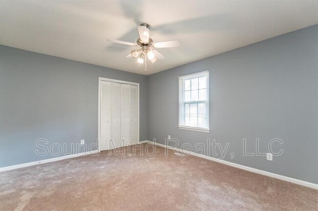 Building Photo - 663 Raymond Dr