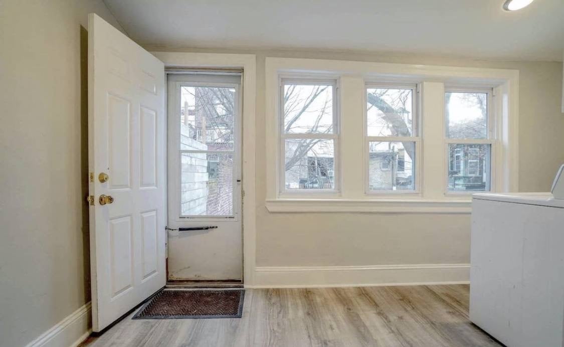 1st floor door to deck and large private backyard - 4346 Cresson St