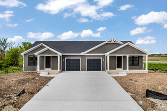 Building Photo - W219N16231 Primrose Ct