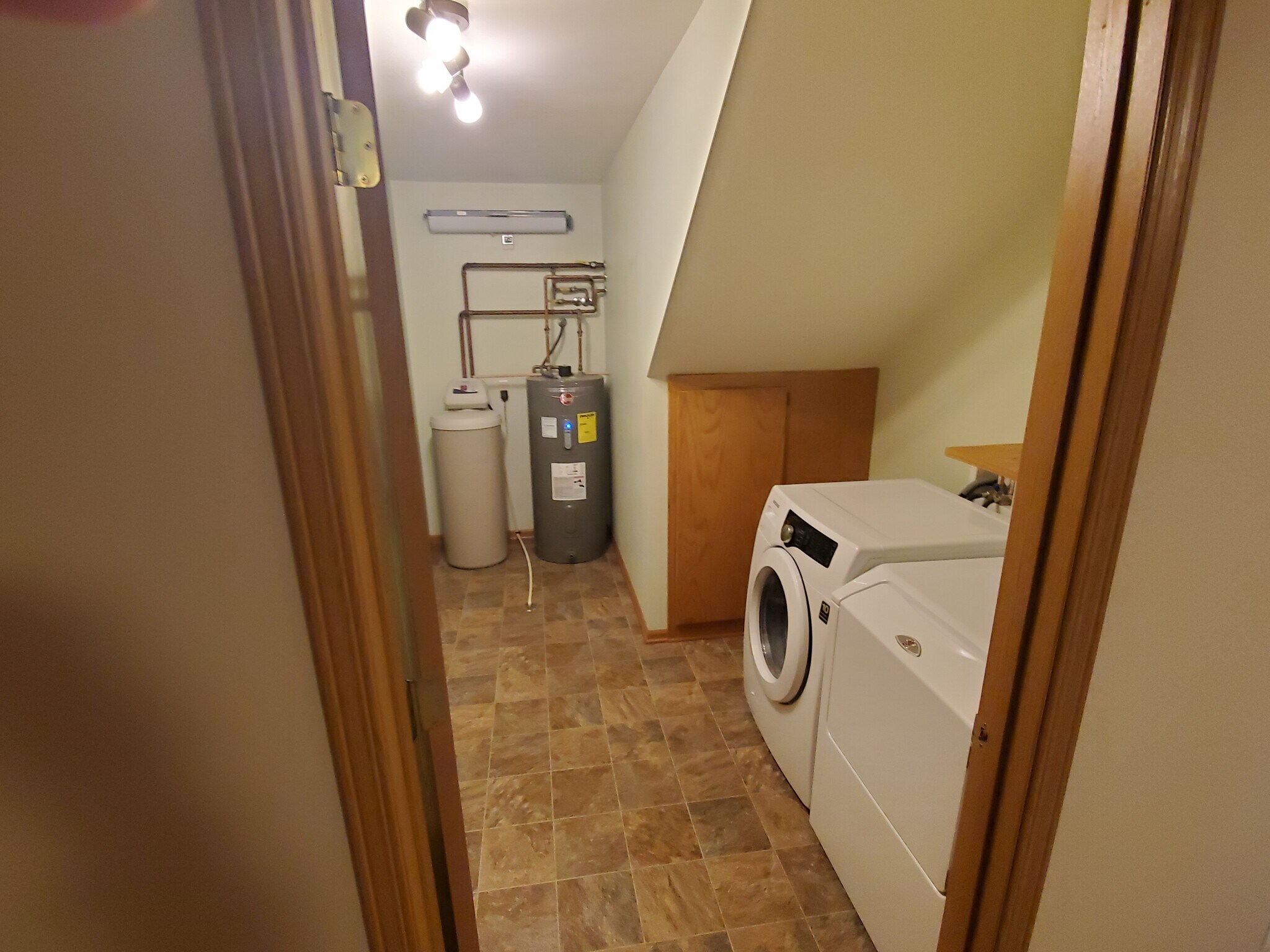 Laundry Room - 967 Roseland Dr