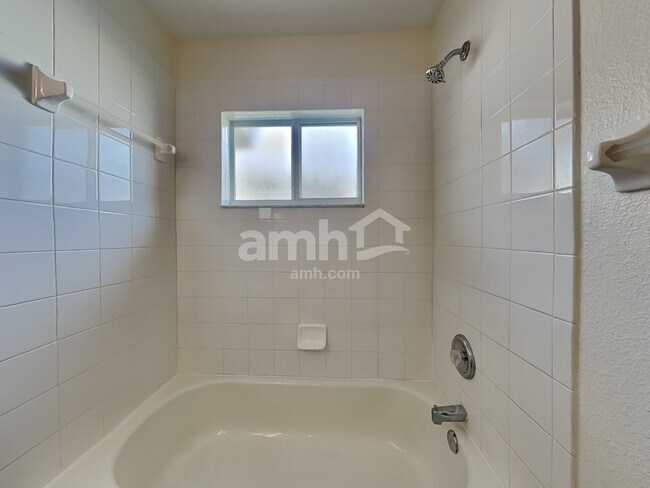 Building Photo - 4340 Country Hills Blvd