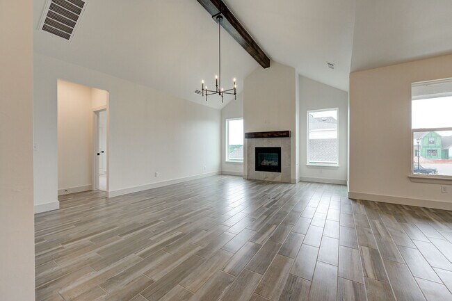 Building Photo - 6024 Kinnick Dr