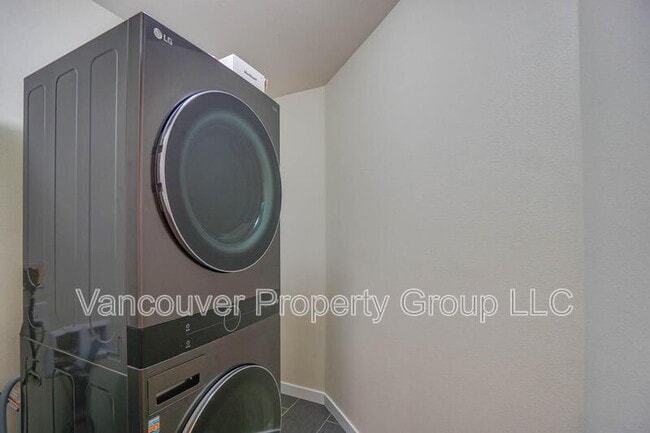 Building Photo - 13010 NE 24th Cir